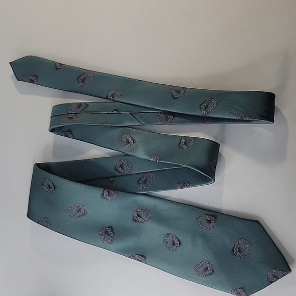 Men’s Tie. - Picture 1 of 6